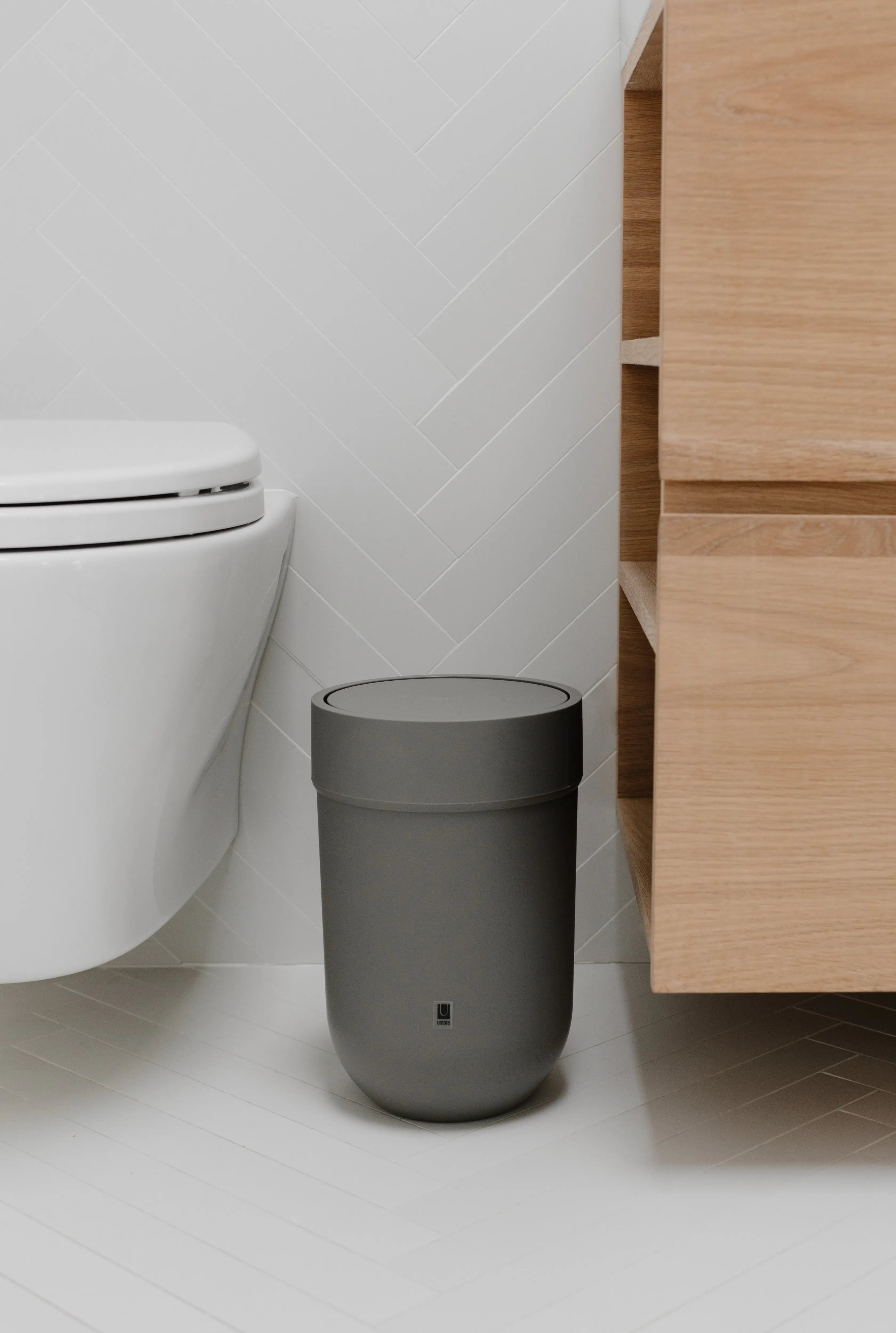 Touch Trash Can with Lid, 1.6 Gallon QleoQubo